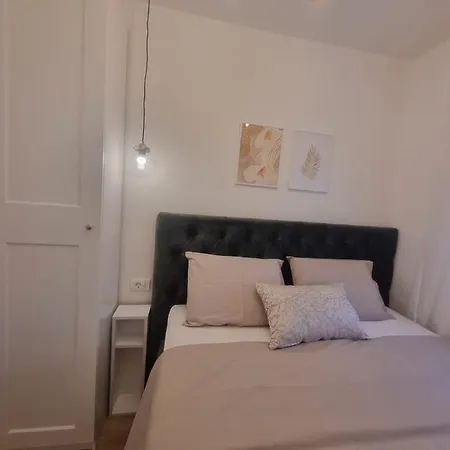 Apartment With View On City Marine Zara Esterno foto