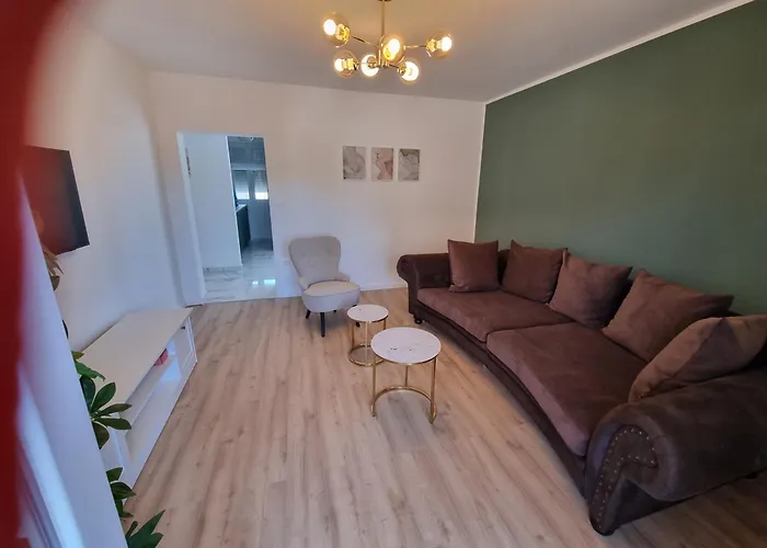 Apartment With View On City Marine