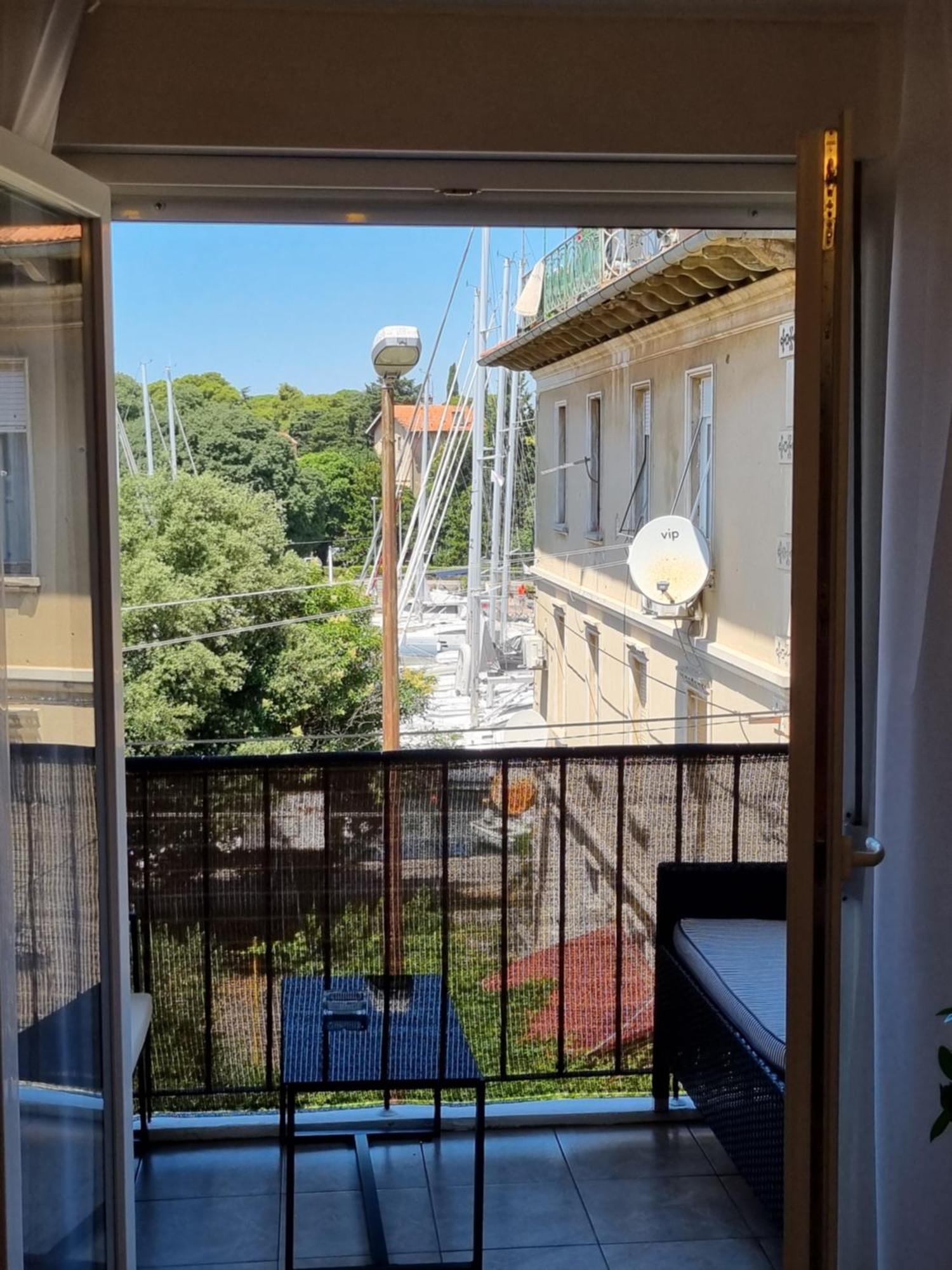 Apartman With View On Marine